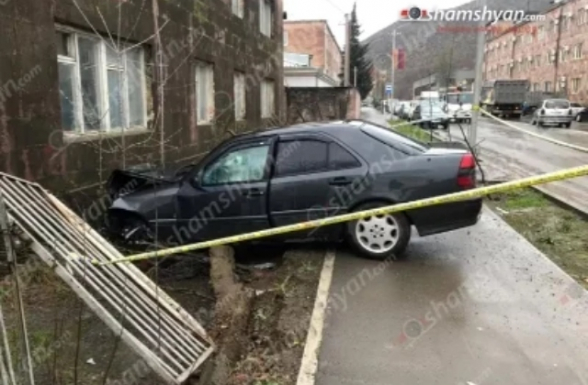 Կապանում բախվել են «Mercedes»-ն ու «Toyota»-ն. կա վիրավոր. օպերատիվ են գործել պարեկները